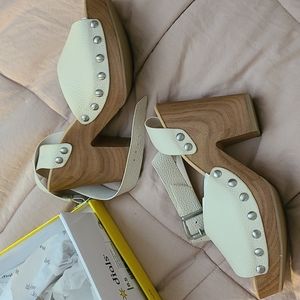 Seven dials adorable leather sandals